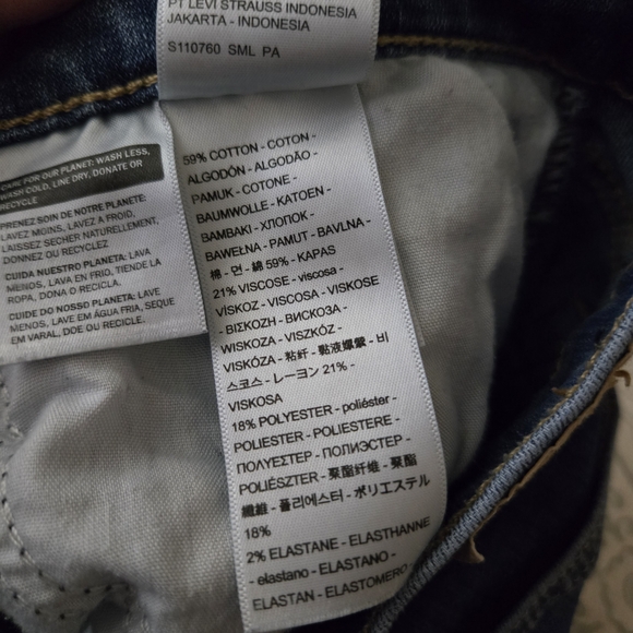 Levi's Women's Boyfriend Jeans - Blue - Picture 7 of 7